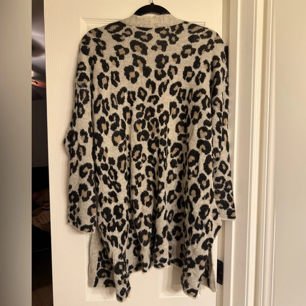 American Eagle Cheetah Print Cardigan Size Xs - Picture 5 of 6